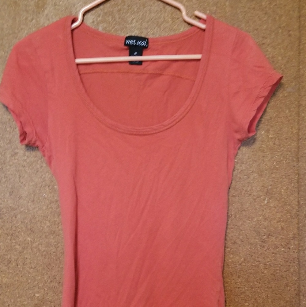 Orange tee