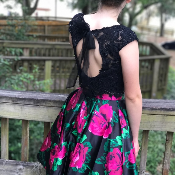 Sherry Hill two piece short homecoming dress - Picture 3 of 3