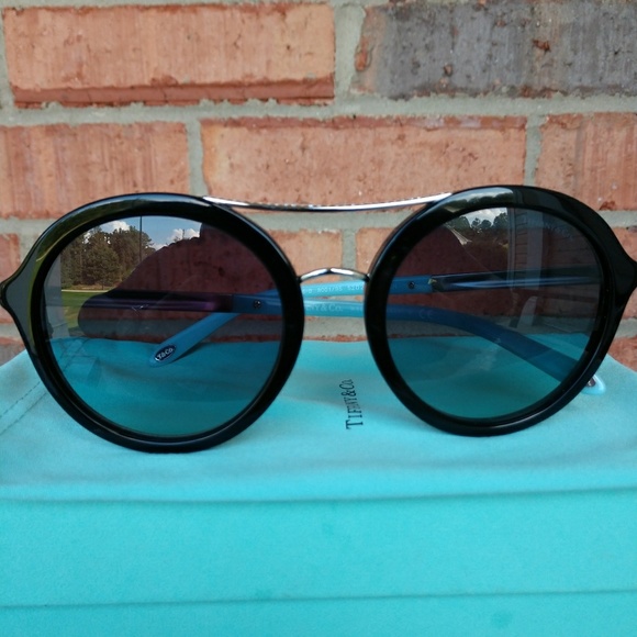 Womens Tiffany & Co. sunglasses - Picture 2 of 3