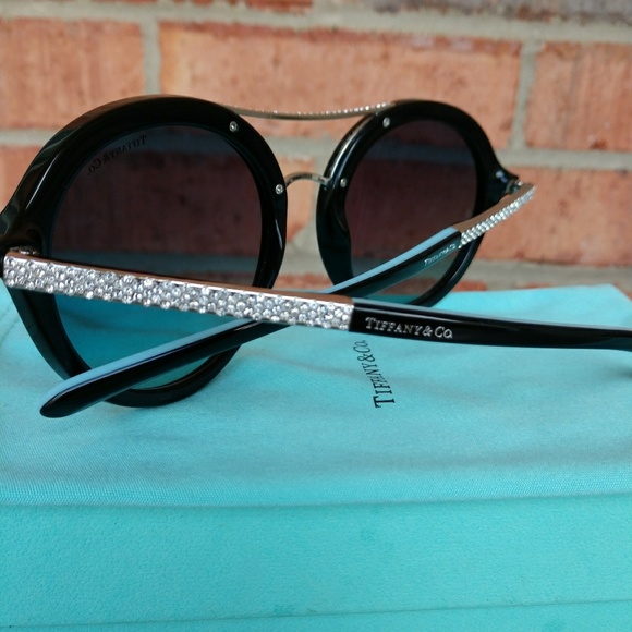 Womens Tiffany & Co. sunglasses - Picture 3 of 3