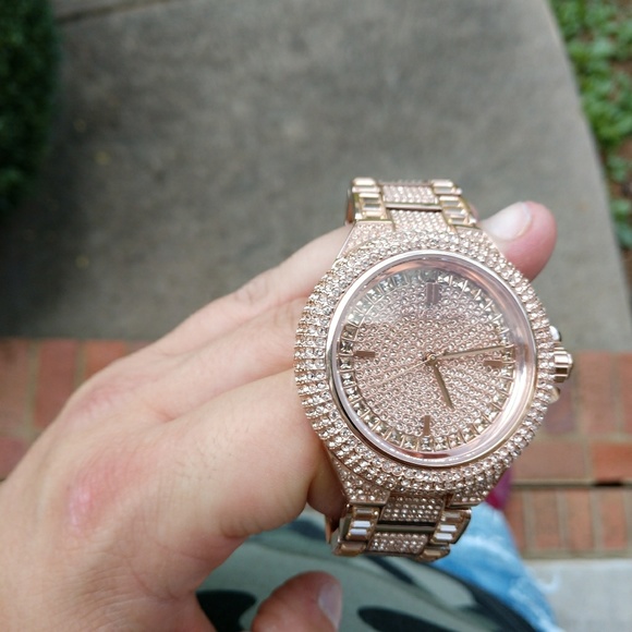 Women's Michael Kors watch - Picture 3 of 4