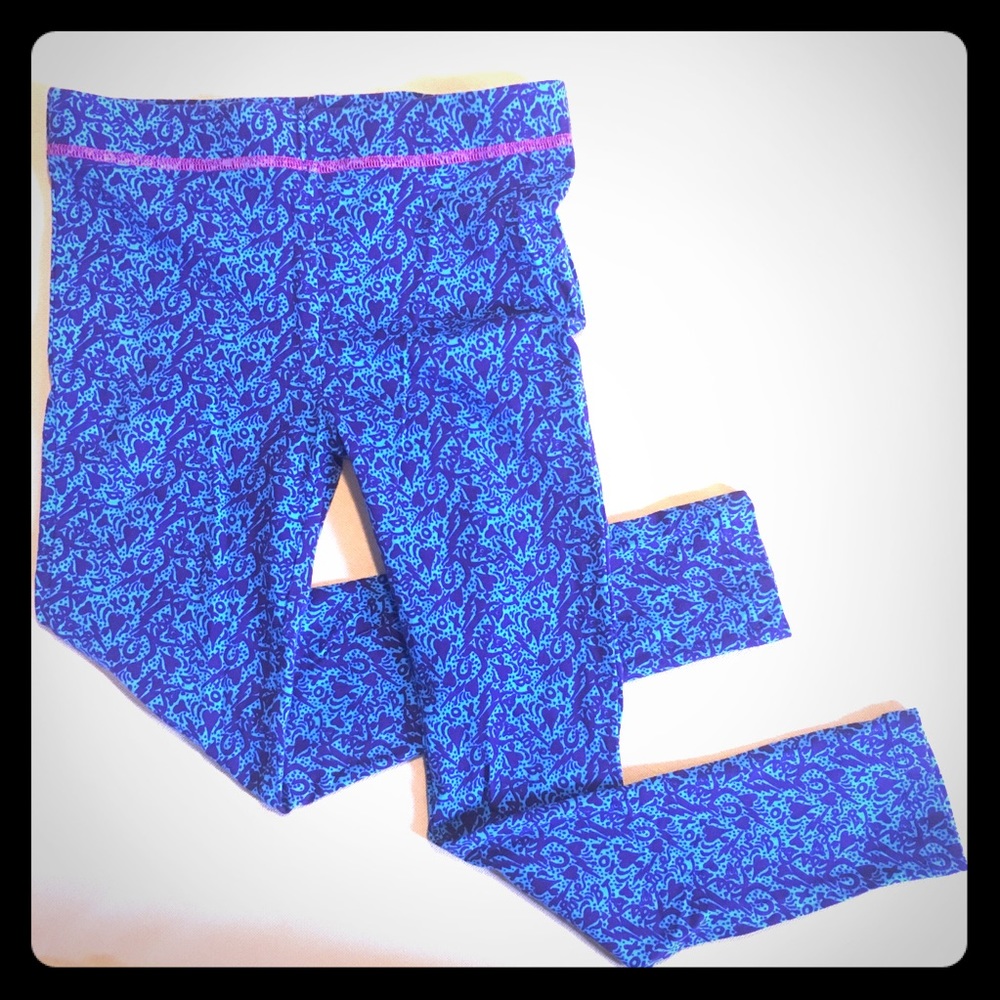 NWOT  Betsey Johnson XOX Capri Leggings