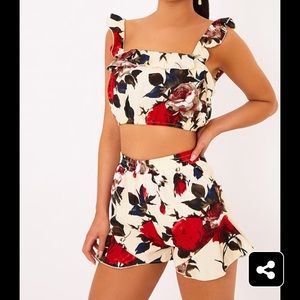 PRETTY LITTLE THING FLORAL SHORT AND CROP SET