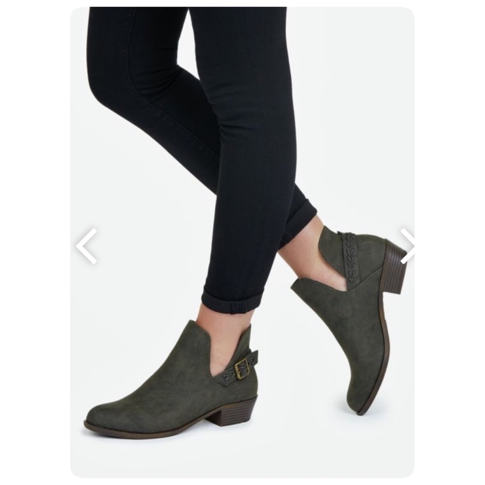 🦋Just Fab Ankle Bootie🦋