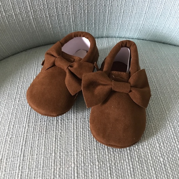 {•Infant Bow Moccasins•} - Picture 2 of 6