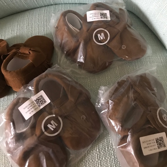 {•Infant Bow Moccasins•} - Picture 5 of 6