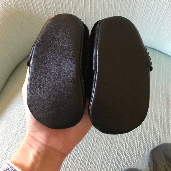 SOLD OUT‼️{•Infant Bow Fringe Moccasins•} - Picture 3 of 7