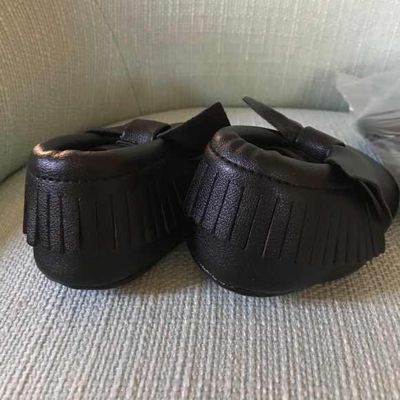 SOLD OUT‼️{•Infant Bow Fringe Moccasins•} - Picture 6 of 7