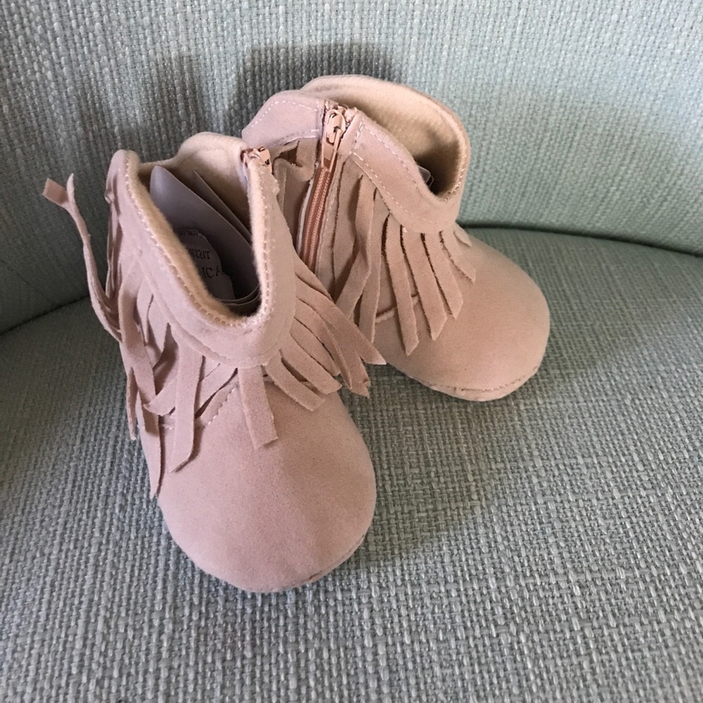 LAST ONE‼️{•Infant Beige Fringe Booties•} - Picture 2 of 7