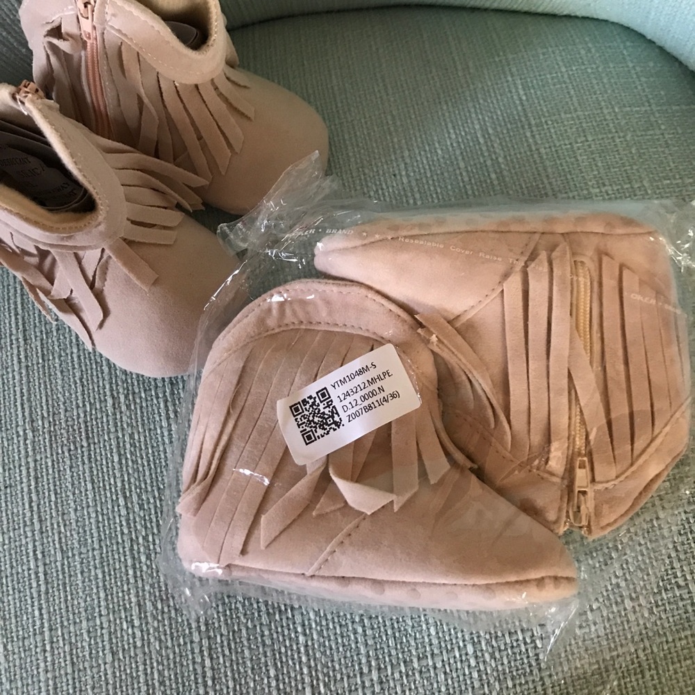 LAST ONE‼️{•Infant Beige Fringe Booties•} - Picture 5 of 7