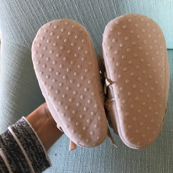 LAST ONE‼️{•Infant Beige Fringe Booties•} - Picture 4 of 7