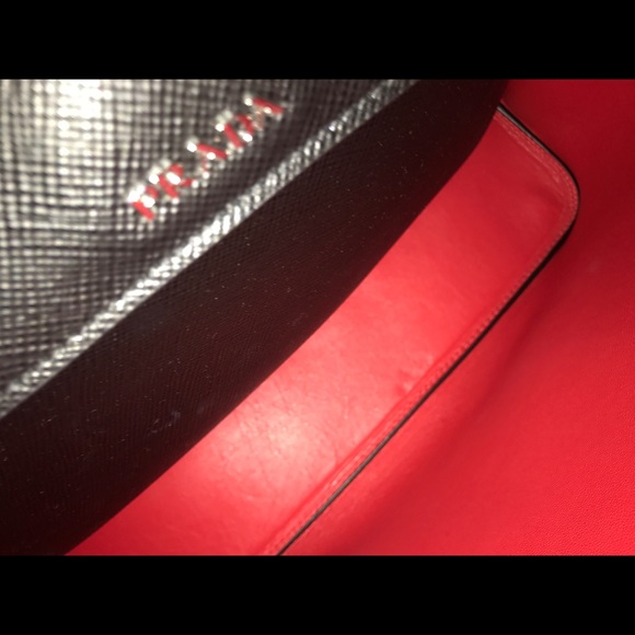 Prada Saffiano cuir - Picture 1 of 7
