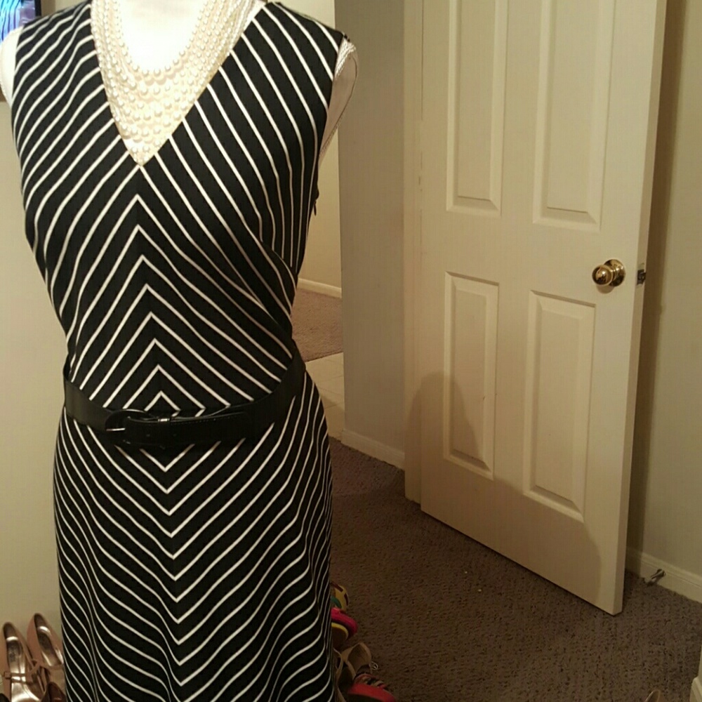 Dress - Picture 2 of 4