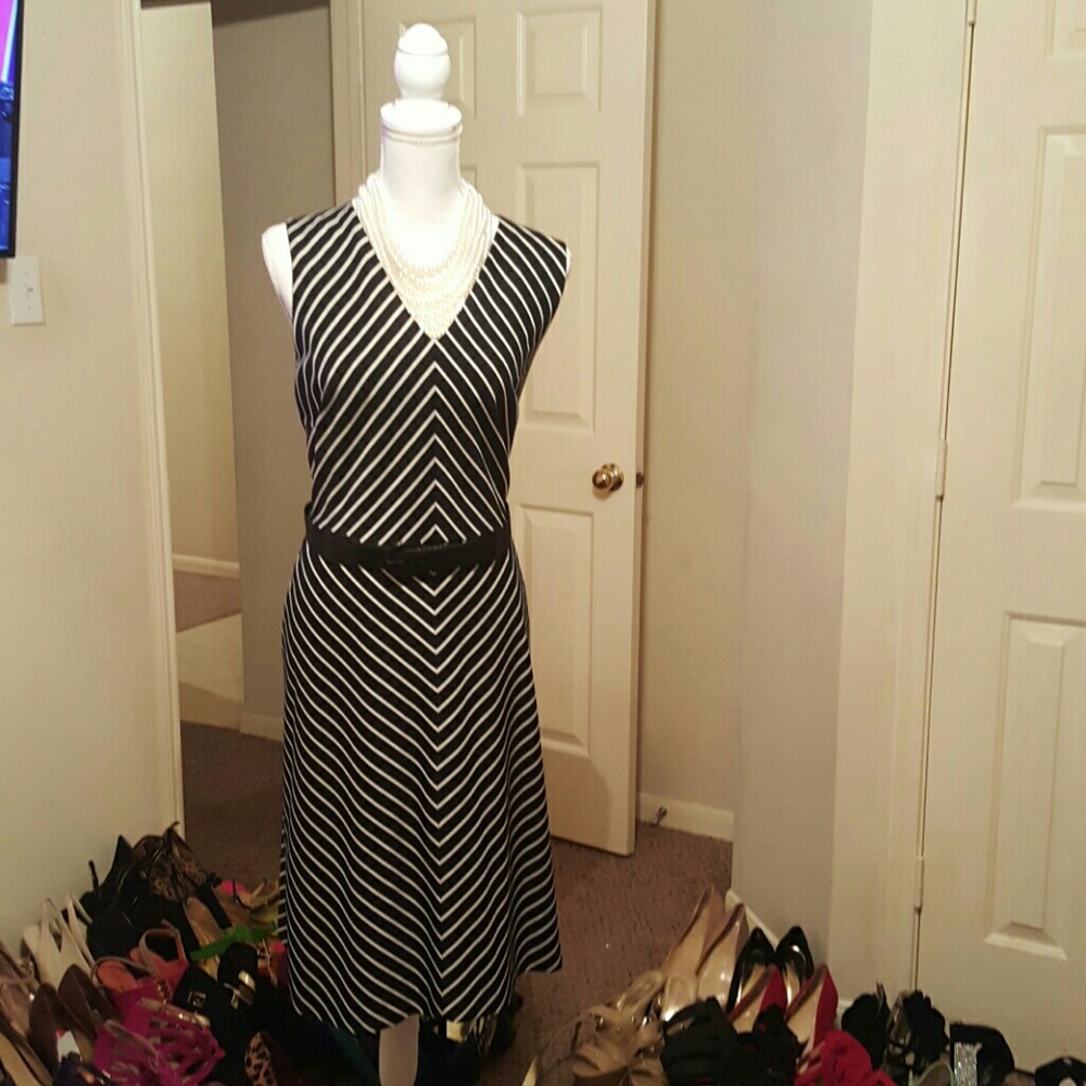 Dress - Picture 3 of 4