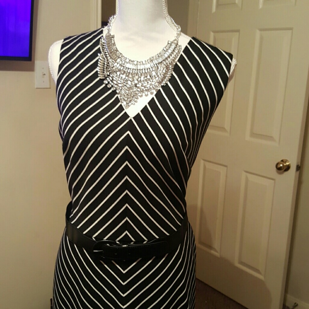 Dress - Picture 4 of 4