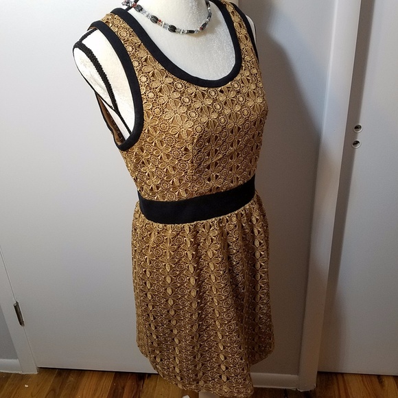 Forever 21 Antique Gold & Black Lace Midi Dress - Picture 3 of 8
