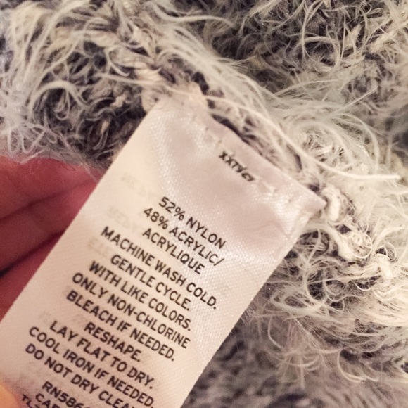 🖤SOLD🖤 Super Fuzzy Cardigan With Kimono Sleeves. - Picture 4 of 4