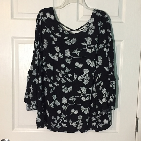 Ava & Viv Tops - NWOT adorable floral top