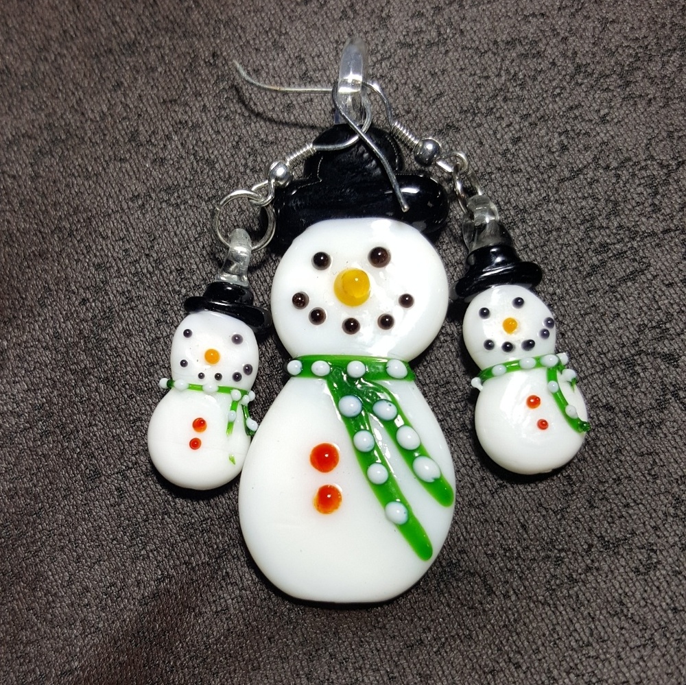 Snowman Glass Pendant and Matching Earrings Set.