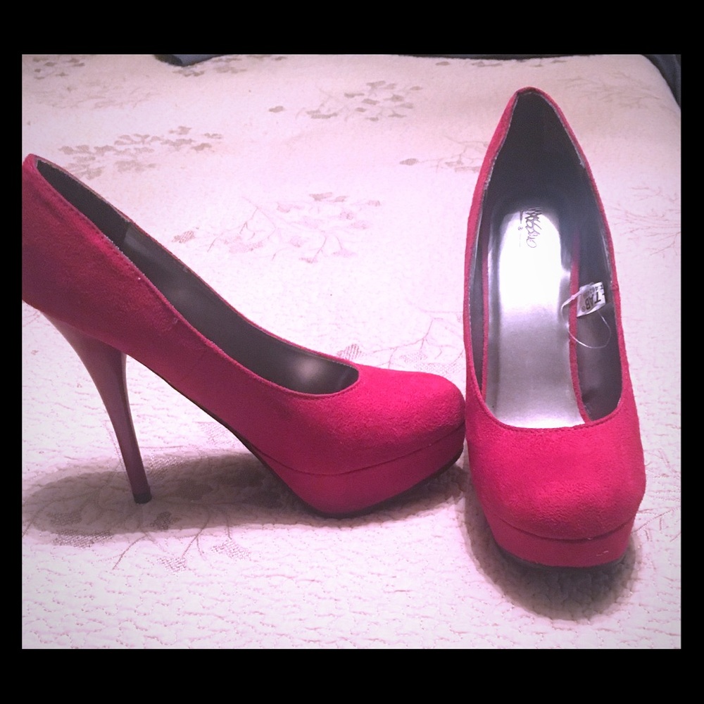 Womens mossimo Red pumps