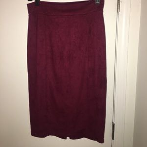 Midi burgundy skirt.