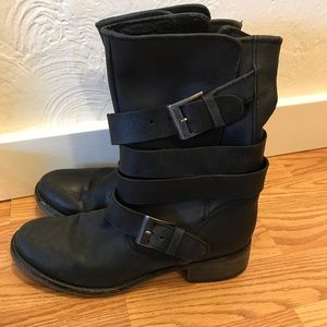 HARDLY WORN STEVE MADDEN BOOTIES