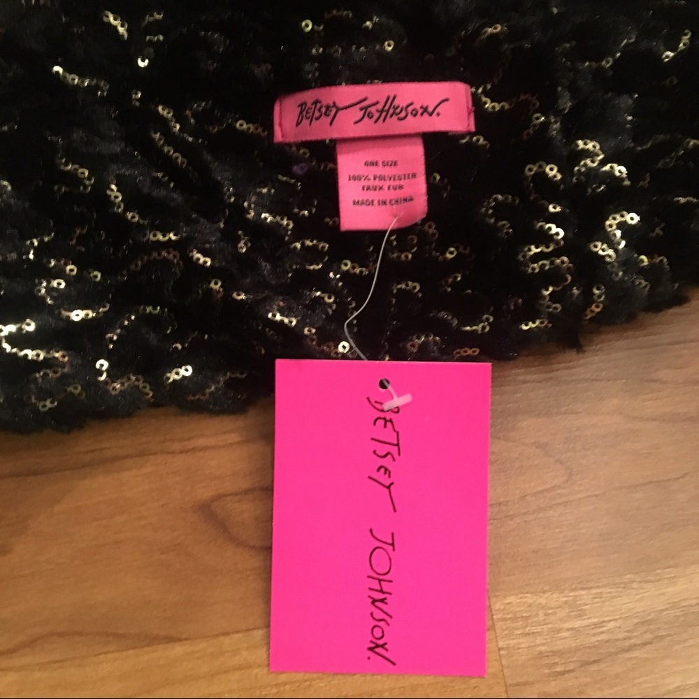 ๐FREE๐W/$35 Purchase - NWT ๐HOST PICK BETSEY JOHNSON fuzzy, warm & sparkles - Picture 1 of 3