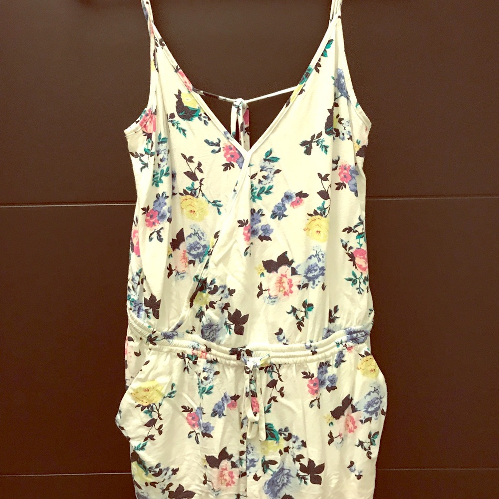 Aritzia Floral Romper w/ exposed back xxs