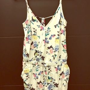 Aritzia Floral Romper w/ exposed back xxs