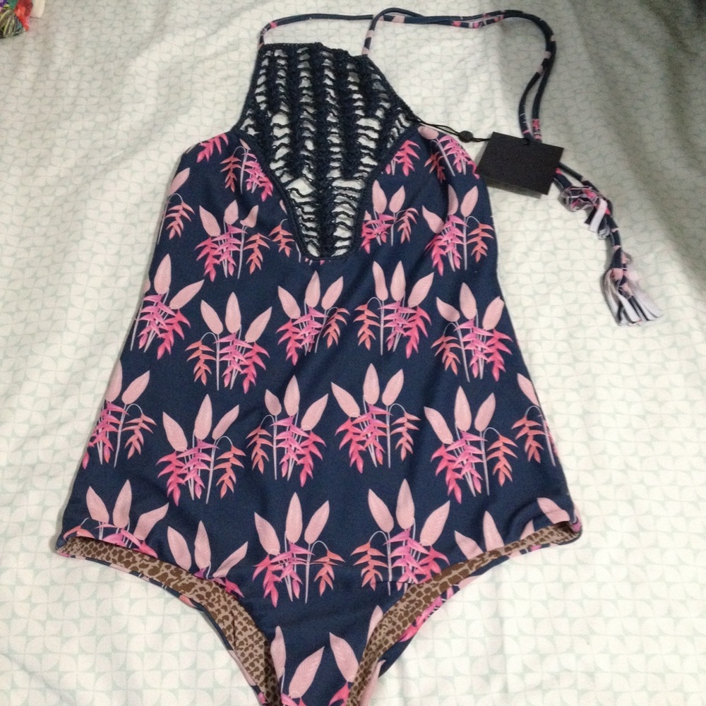 Acacia teahupoo size S in heliconia