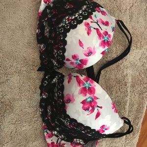 New Victoria secret bras