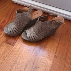 Metallic wedges Metallic wedges