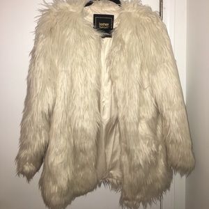 Faux fur white/Cream coat