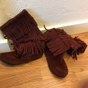 MINNETONKA MOCCASIN BOOTS