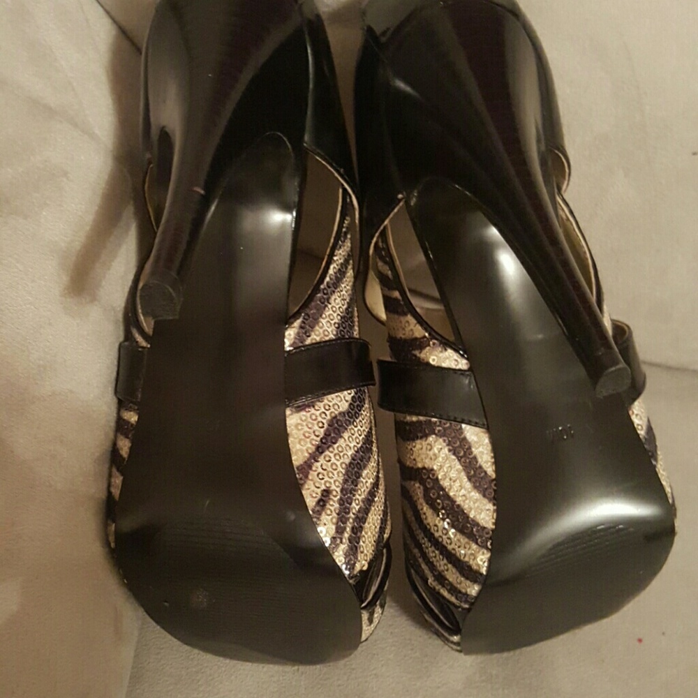 Shoes - Picture 4 of 5