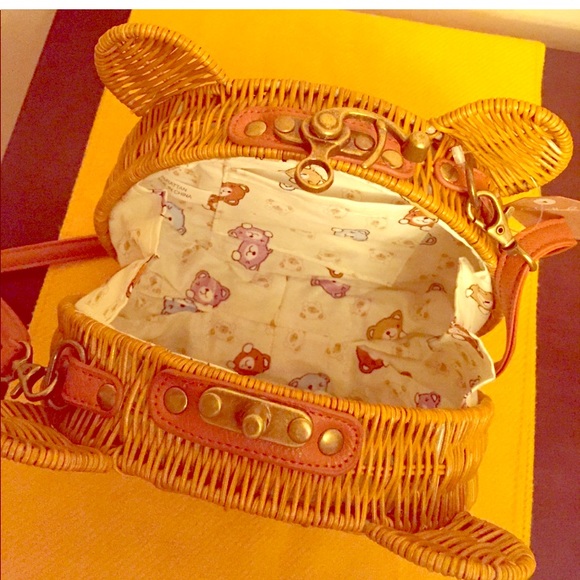 😝HP🙃 🐻ONLY 1 LEFT! Teddy Bear Crossbody Bag🐻 - Picture 5 of 8