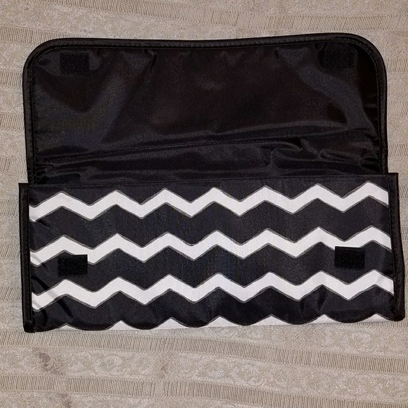 Thirty-One Gifts Flat Iron Fold-over - Picture 2 of 5
