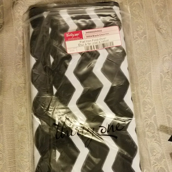 Thirty-One Gifts Flat Iron Fold-over - Picture 5 of 5