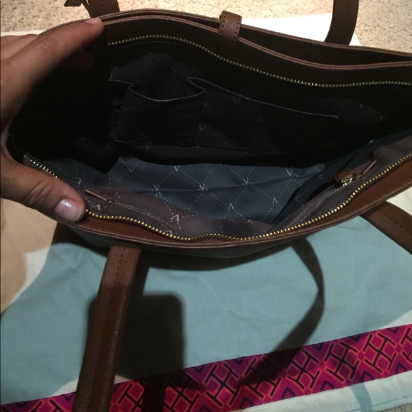 Vince Camuto tote - Picture 3 of 5