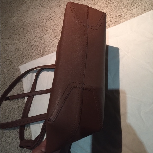 Vince Camuto tote - Picture 5 of 5