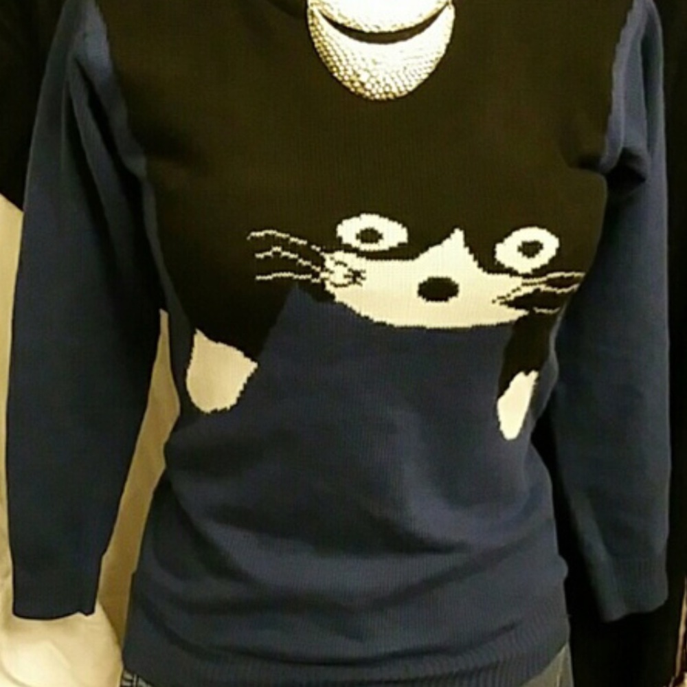 Meow! Cutest sweater ever front& back cat shirt