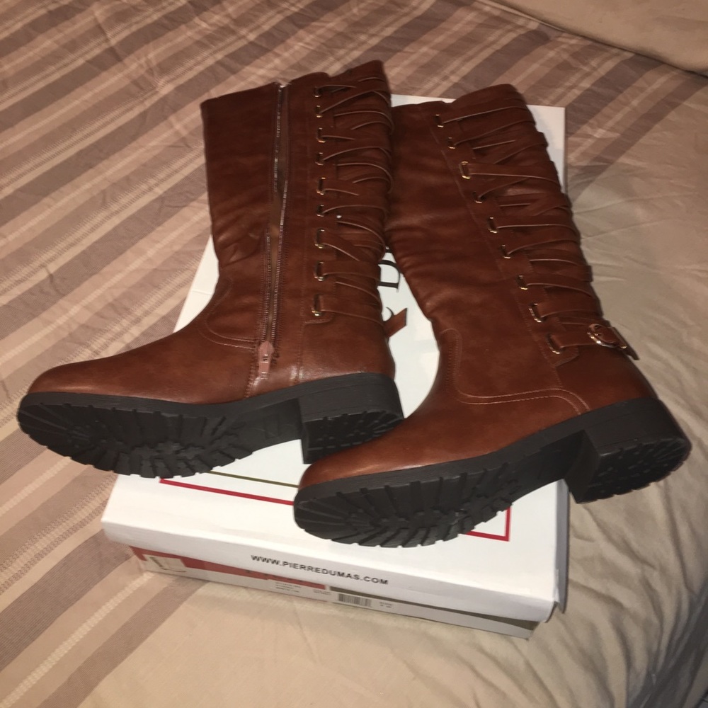 NEVER WORN SIDE ZIP BOOTS