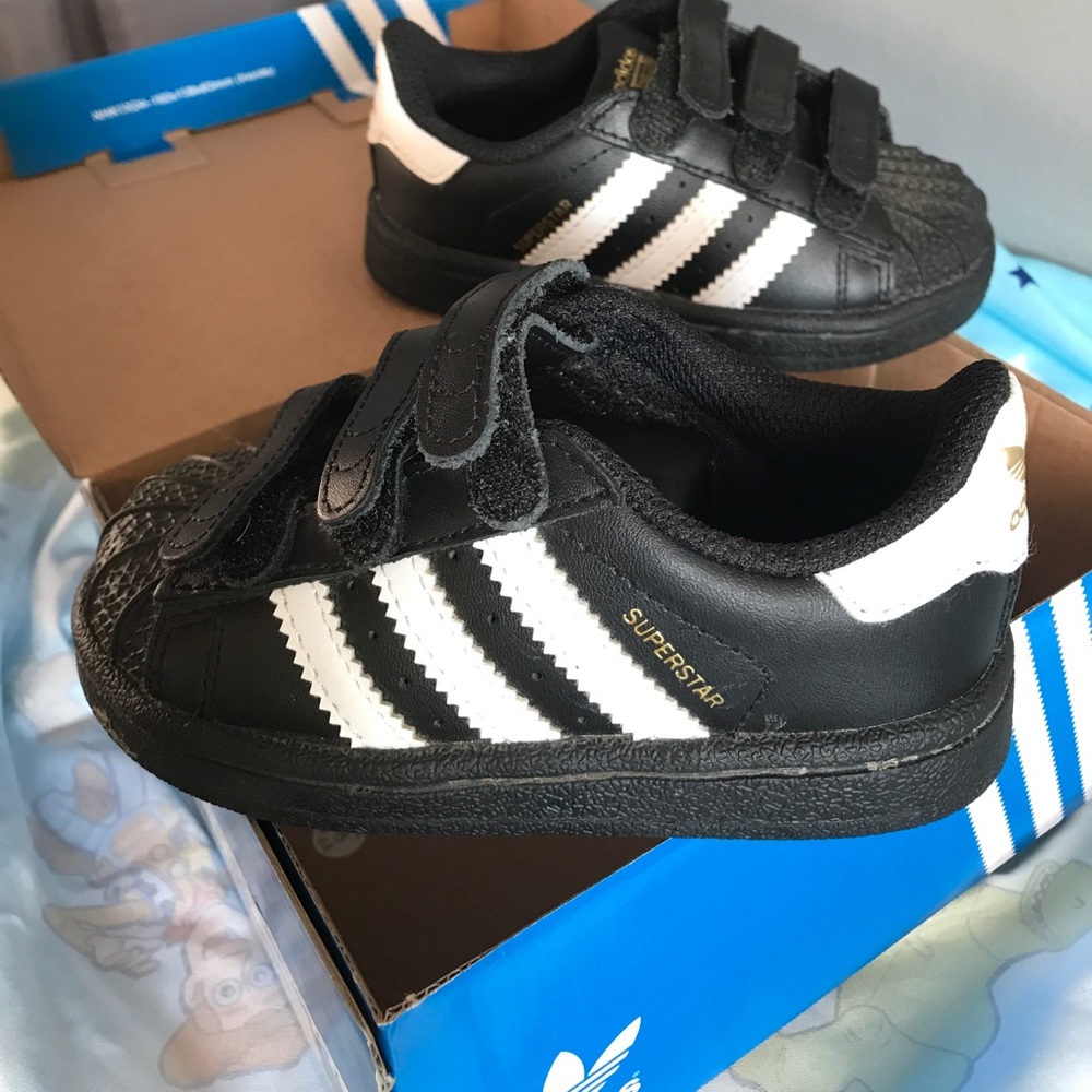 6k toddler Adidas Superstars