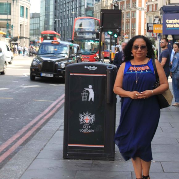 Meet your Posher, Lucia - Picture 1 of 1