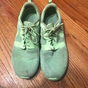 Green Nike roshes