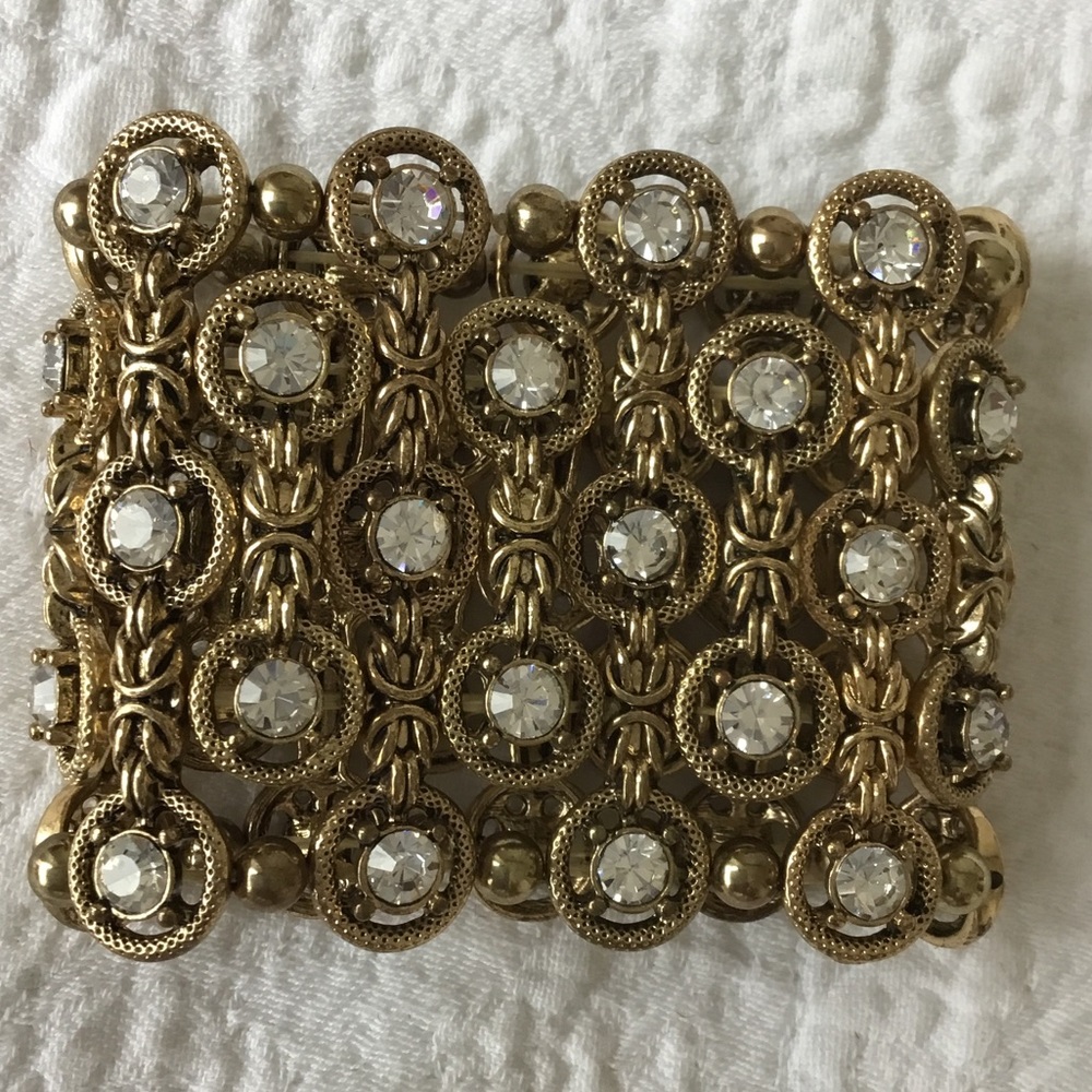 Exquisite gold and glass costume bracelet