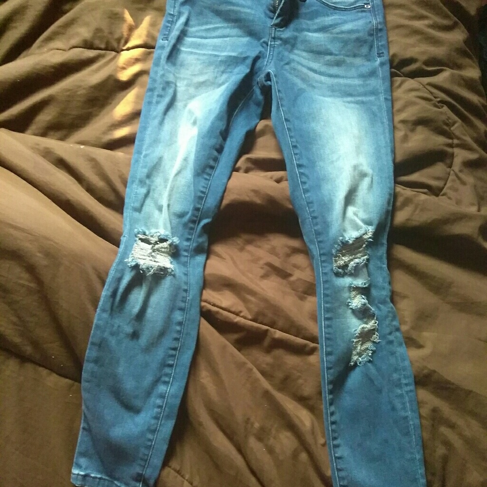 Bebe Heartbreaker Skinny Distressed Jeans