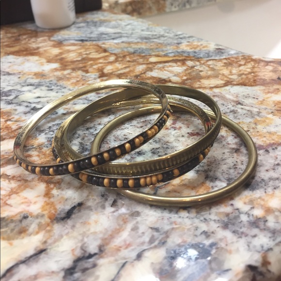 Set of 4 gold and wooden beads bangle bracelets - Picture 1 of 4