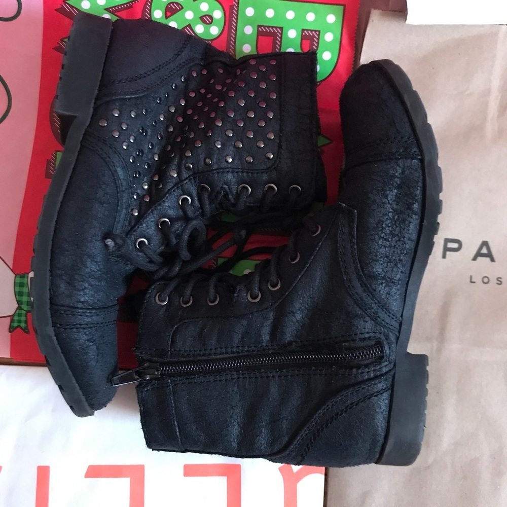 CLOSET CLOSING Steve Madden combat boots