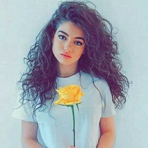 Meet your Posher, Samira